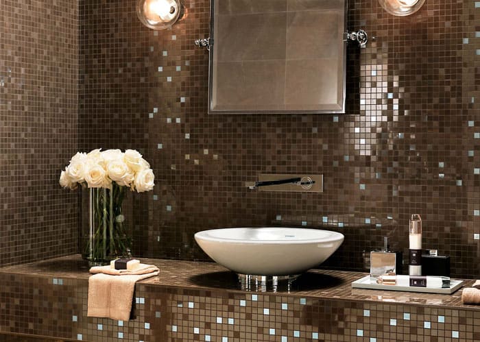 Gạch ốp tường mosaic phòng tắm màu nâu